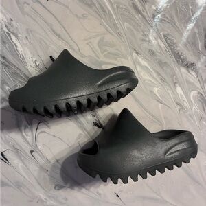 adidas Yeezy Onyx Kids Slides
